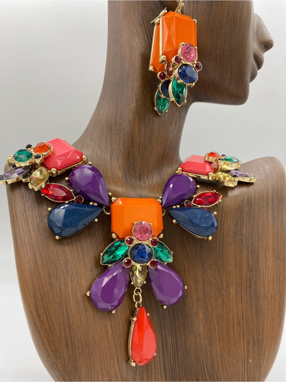 Vibrant Bib Necklace With Resin & Rhinestone Accents & Matching Earrings Set